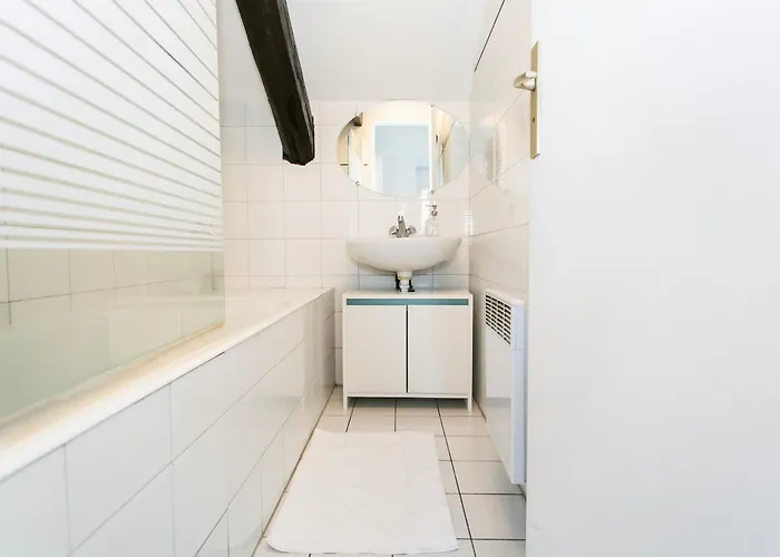 Upper Marais & Pompidou - 1br - Cityapartmentstay شقة *